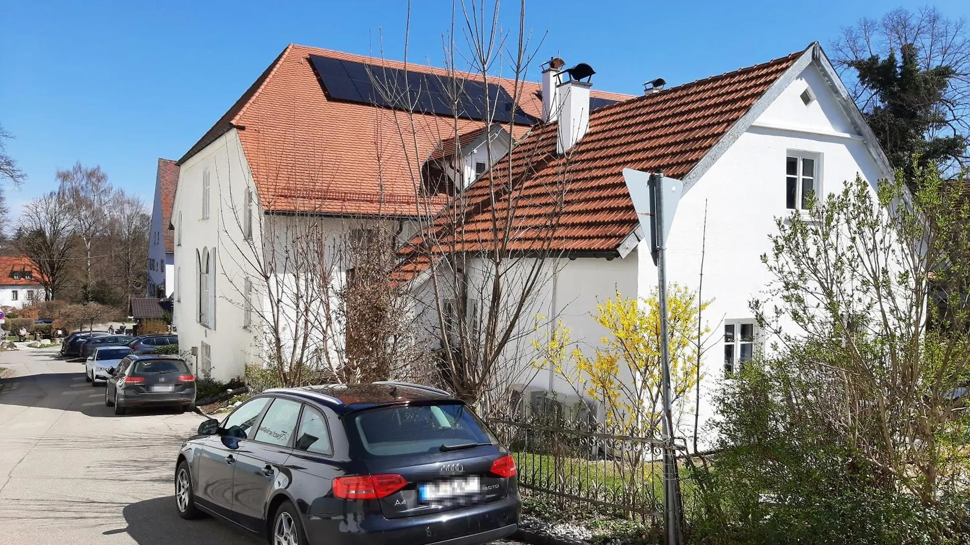 Ferienhaeusle Im Idyllischen Irsee Am Kioster - Parkplatz, Klimaanlage, Spielplatz, Biergarten, Tv, Wlan, E-Ladepunkt, Supermarkt, Kueche - Ferienwohnung Kiostermuehle Irsee 0*,  Germany