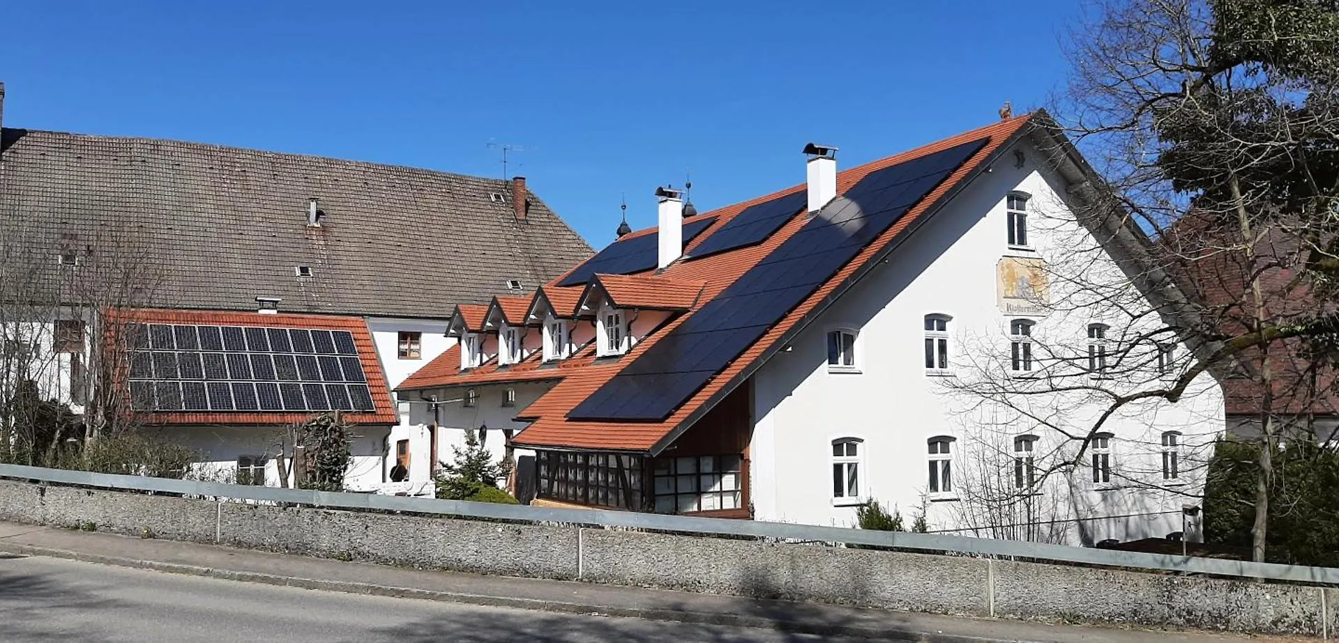Ferienhaeusle Im Idyllischen Irsee Am Kioster - Parkplatz, Klimaanlage, Spielplatz, Biergarten, Tv, Wlan, E-Ladepunkt, Supermarkt, Kueche - Ferienwohnung Kiostermuehle Irsee